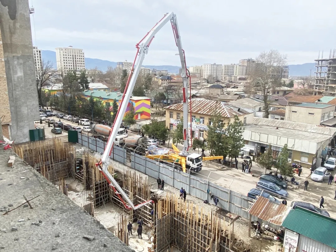 筑夢“藍(lán)?！?！徐工泵車“圈粉”中亞！