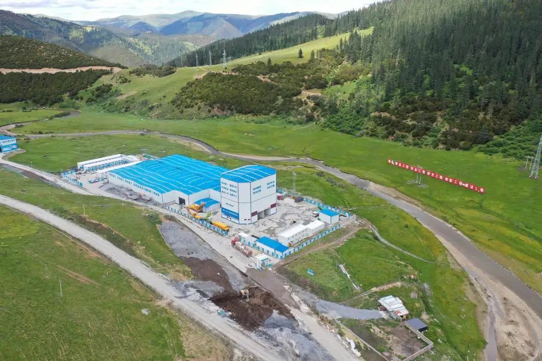 “站”立高原！徐工攪拌站助力川藏線建設(shè)！