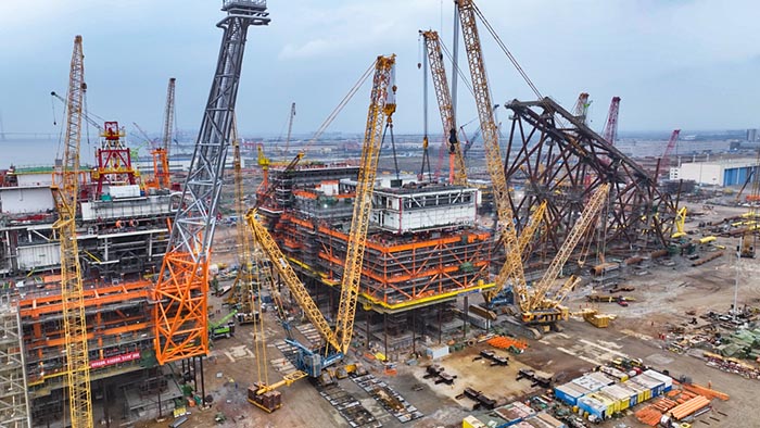 【全球之履】總重37000噸！徐工履帶兄弟團助力大型深水導管架建設