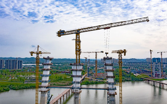 助力涪江兩岸“雙向奔赴”，徐工群塔顯身手！