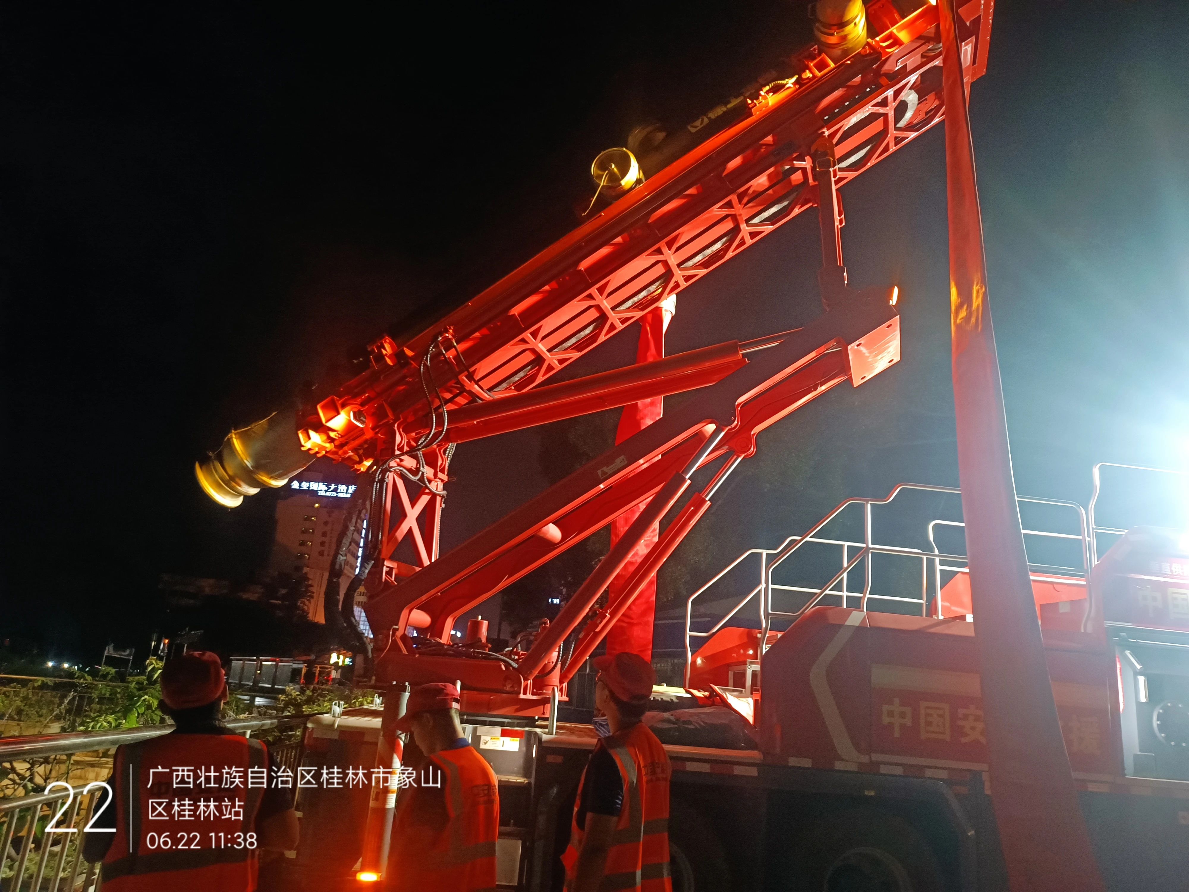 桂林洪水！徐工多臺(tái)排澇應(yīng)急裝備全力迎戰(zhàn)!