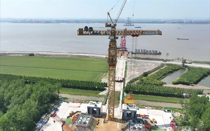 【媒體聚焦】世界最大跨徑橋梁群！央媒一次次把鏡頭對準(zhǔn)徐工