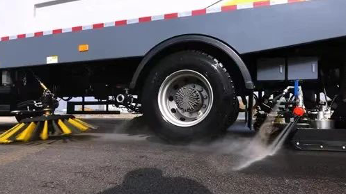 全力以“復(fù)”洗城清淤，徐工在行動(dòng)！