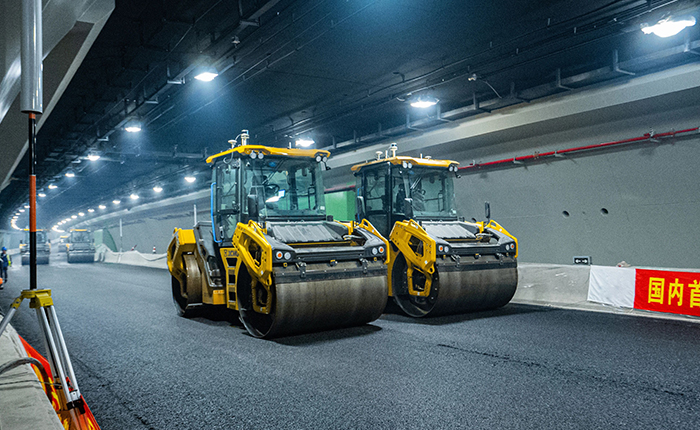 【智能化】全國首次，徐工“黑科技”無人攤鋪大秀！