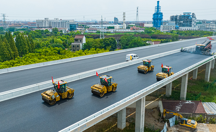 揭秘！常泰長江大橋如何實現(xiàn)超寬橋面“一鍵鋪平”？