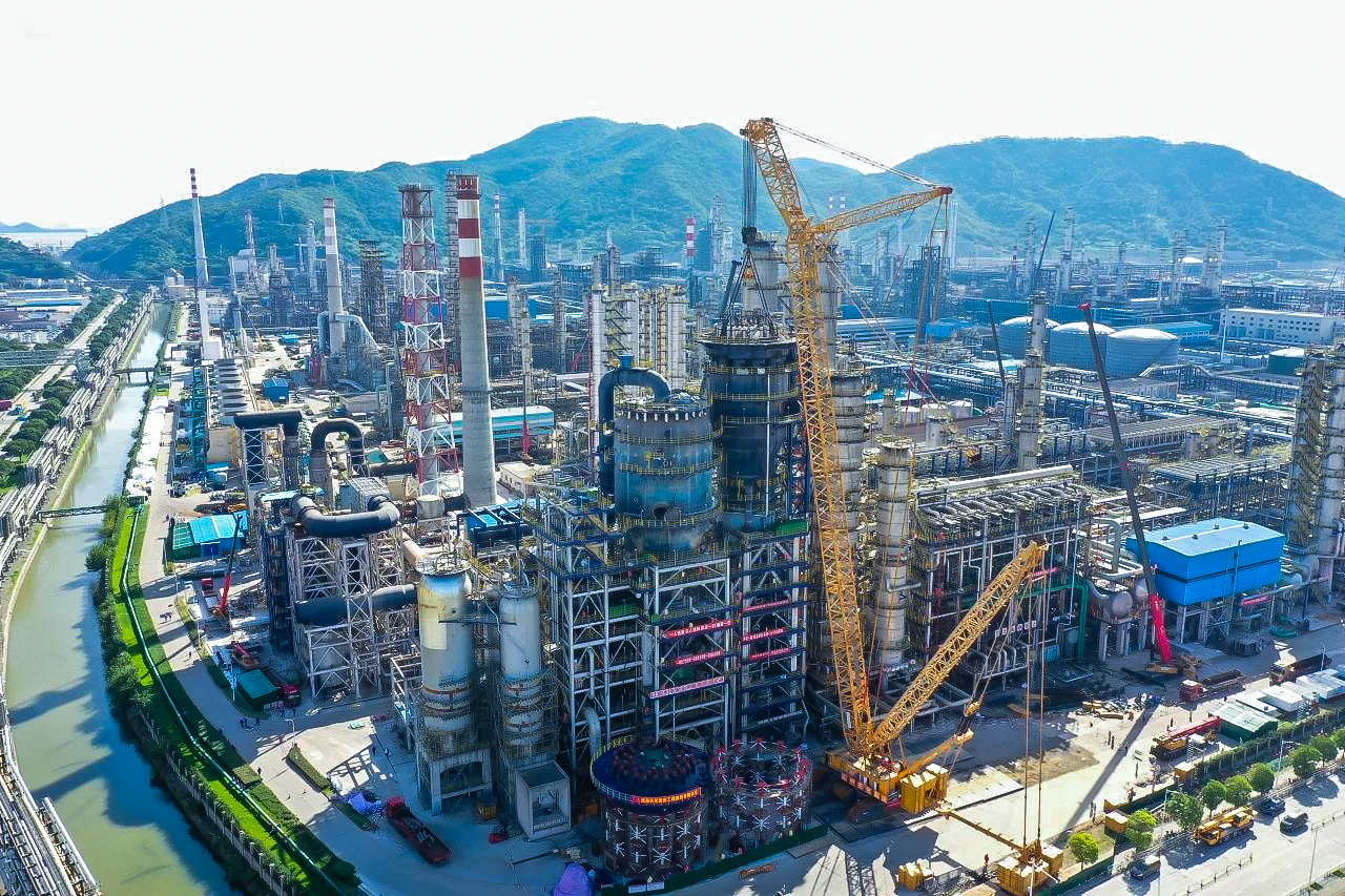 吊重達648.6噸！XLC30000助力石化設備大檢修