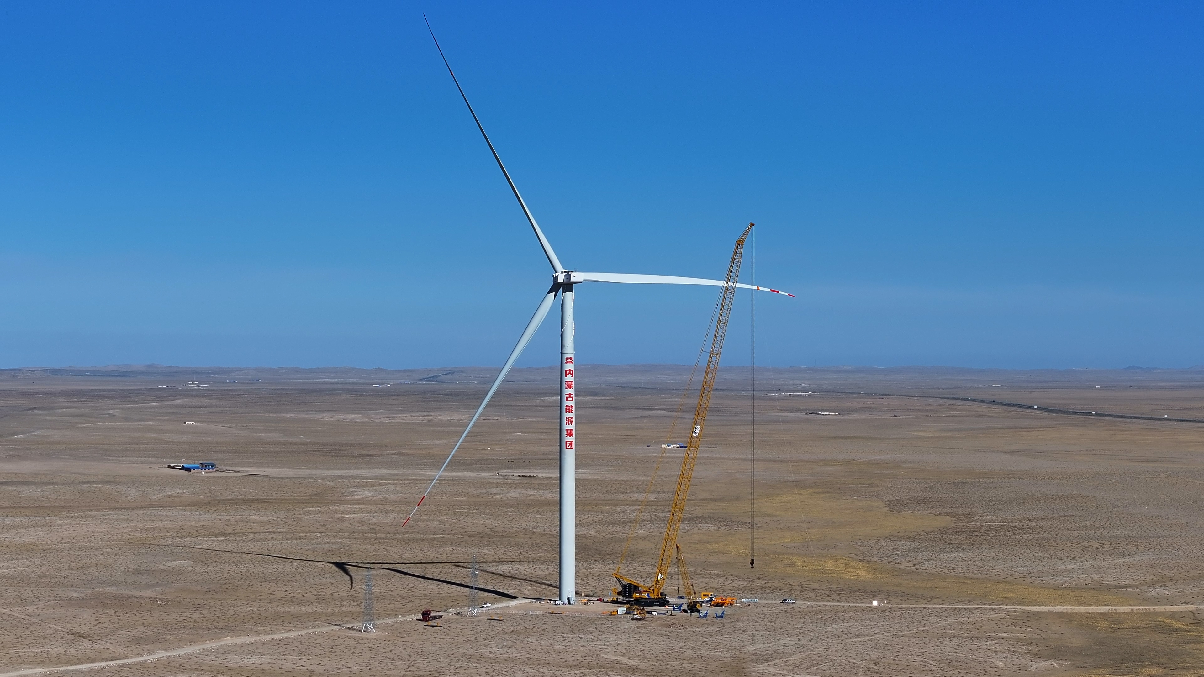 1300噸級新品風電首秀！徐工千噸級起重機再添實力干將