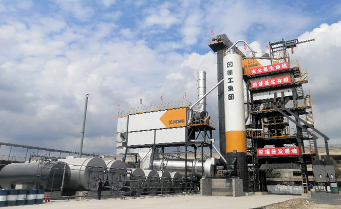 徐工4000型瀝青站 在鶴大高速大顯身手！