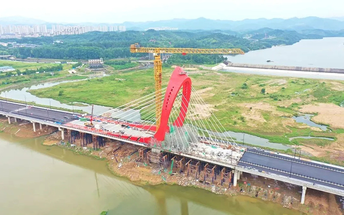 提前55天合龍！徐工XGT2230-100S編織“紅色搖籃”