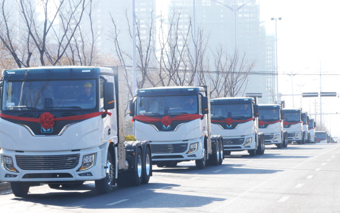 百臺齊發(fā)，千臺簽約！徐工新能源牽引車奔赴浙江