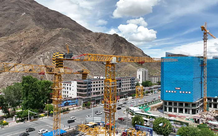 海拔4500米！ 徐工XGT600A-25S 奮戰(zhàn)“日光之城”