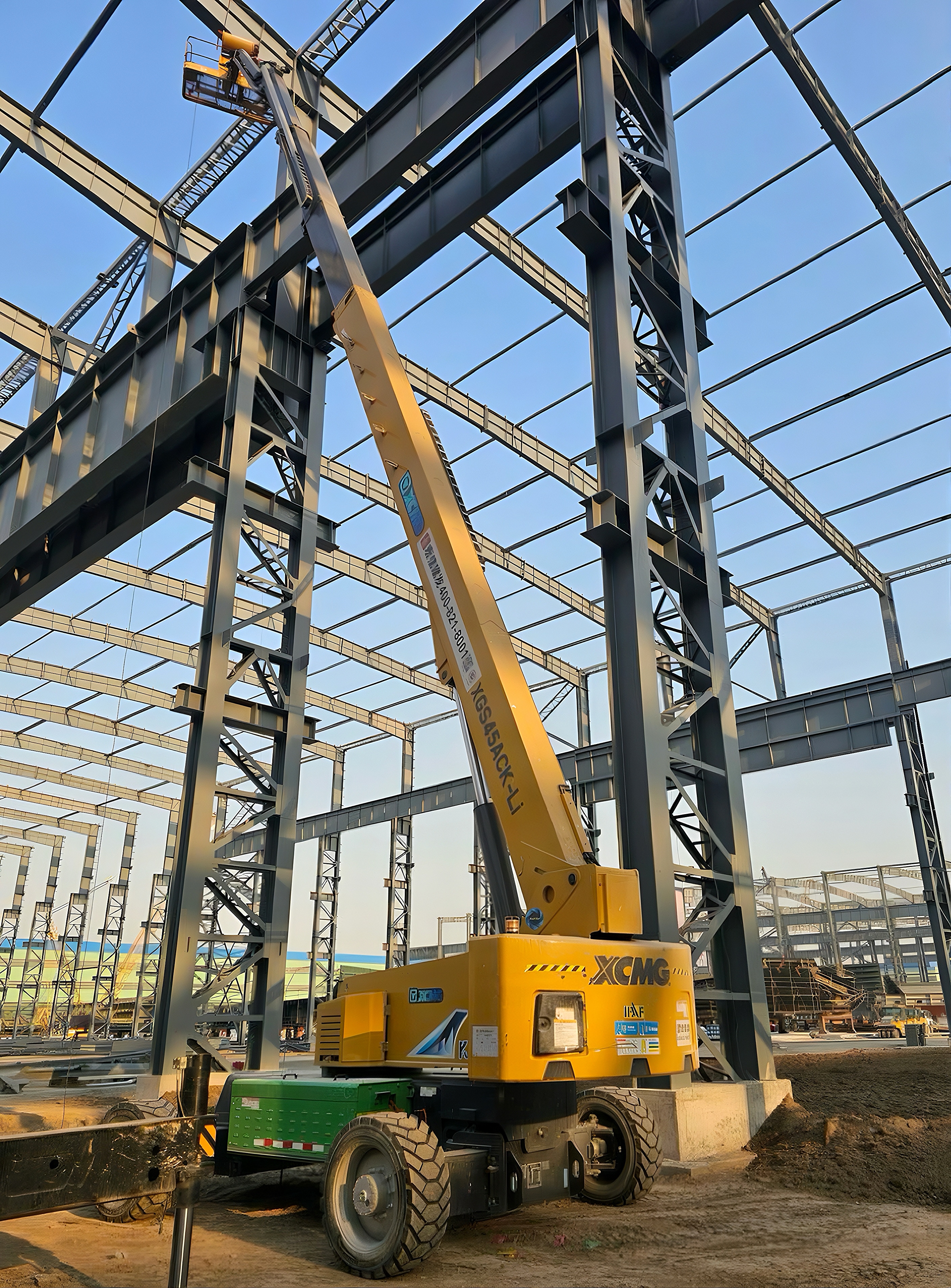 直沖云霄！徐工電動(dòng)“擎天柱”助力江蘇新時(shí)代造船車間“智”造升級(jí)