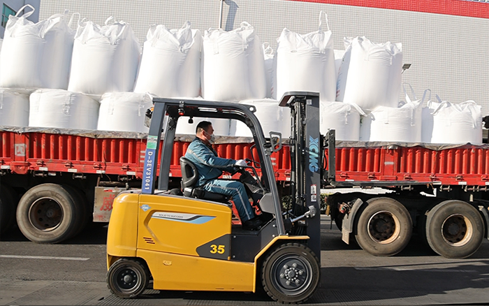 徐工新能源叉車為食品工廠綠色、高效生產(chǎn)保駕護(hù)航