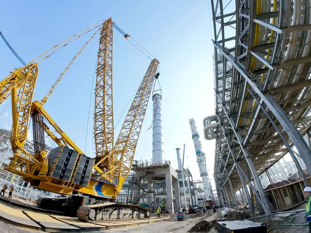 700噸巨塔穩(wěn)穩(wěn)落位？徐工XLC17000給出完美答案