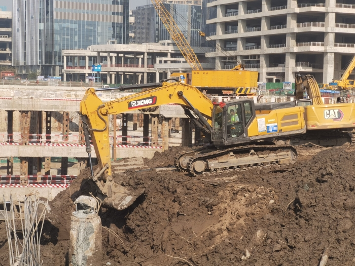 品質(zhì)+節(jié)油+高效！徐工XE335GK助建亞洲最大地下空間