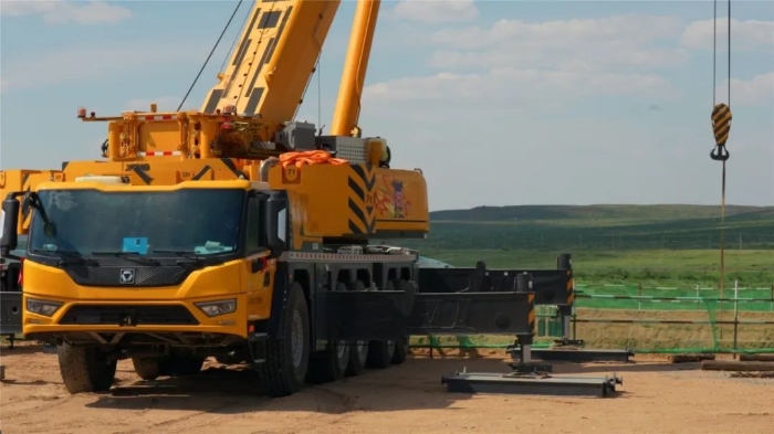 穩(wěn)鉤定乾坤！徐工G2代XCA200G8-1決勝風電基礎吊裝