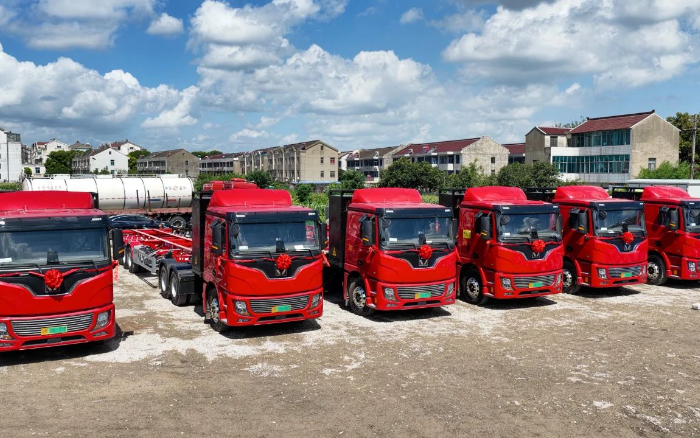 綠色物流再提速，徐工新能源牽引車批量入港！