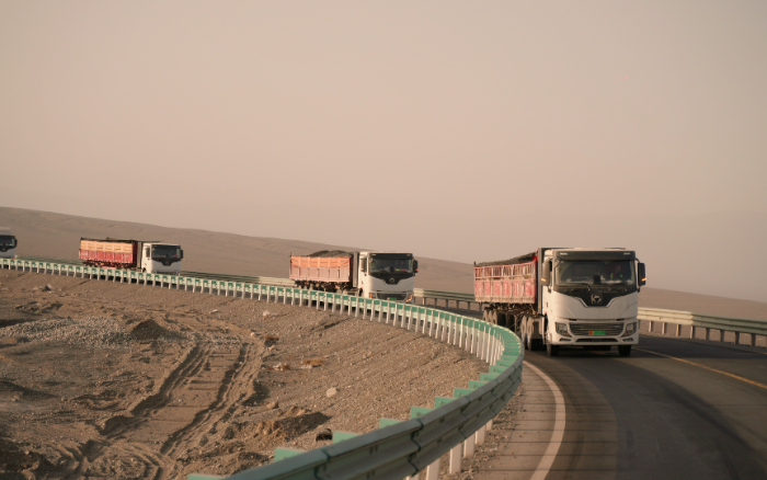 煤海逐綠！徐工新能源牽引車書寫煤炭運(yùn)輸綠色答卷