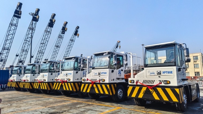 新車交付忙！徐工新能源重載牽引車以多維優(yōu)勢賦能大宗貨物智慧轉(zhuǎn)運(yùn)