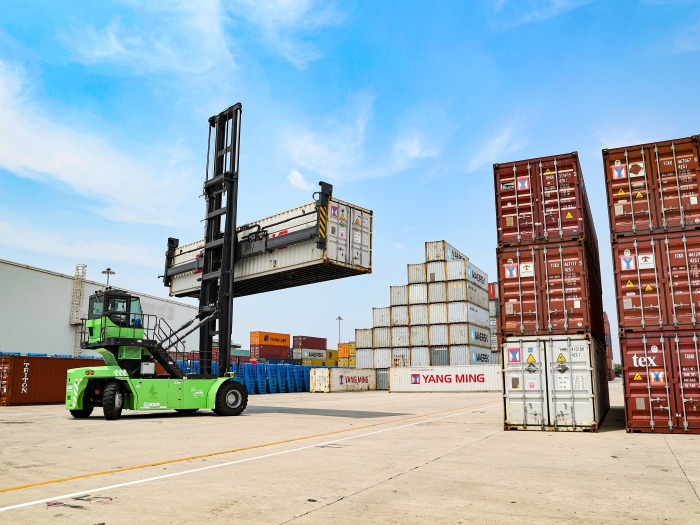 賽場競鋒芒！“徐工杯”堆高機(jī)操作員技能大賽見證“真功夫”