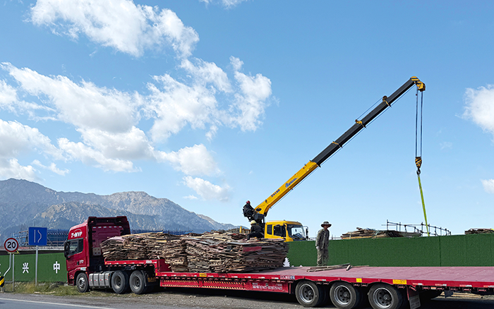 徐工 “鋼鐵力士” 亮劍西北，硬核吊裝火力全開