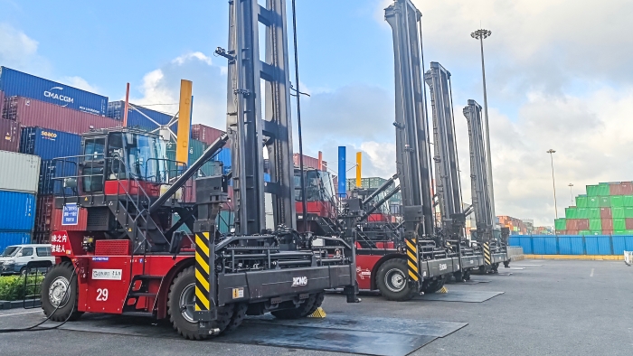 逐綠向新，東方大港涌動“徐工純電力量”！