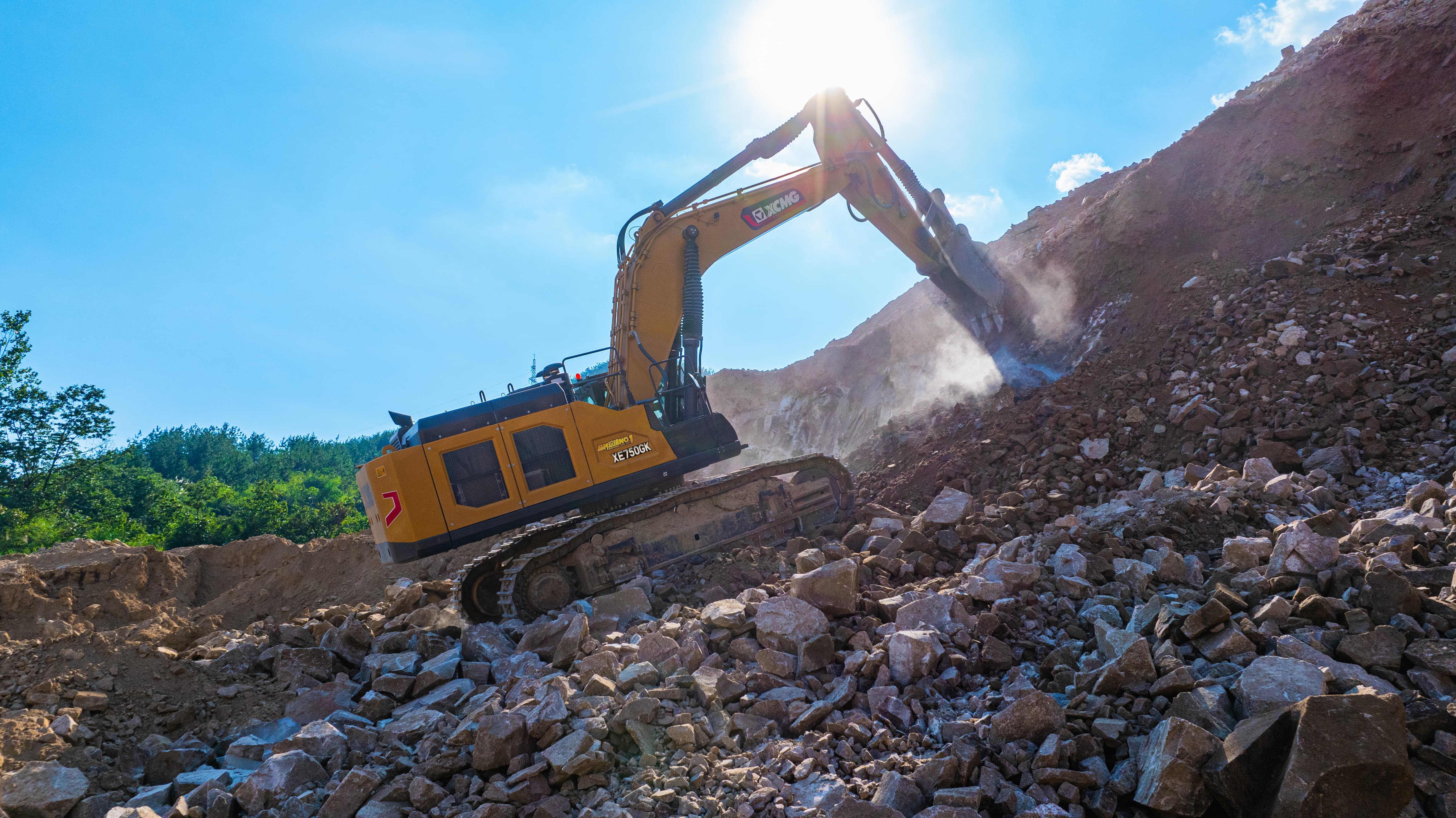 “六邊形戰(zhàn)士”XE750GK硬核征服黃岡砂石礦