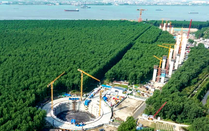 提前1個月！徐工金助力世界最大跨度橋梁錨碇封底