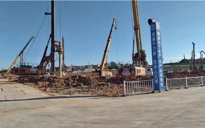 粘土 + 花崗巖地層 “攔路虎”？徐工 XR320E 旋挖鉆機(jī)高效破解助廈門軌交