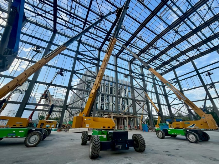 助力“中國智造”！徐工8臺(tái)高米數(shù)電動(dòng)直臂高空作業(yè)平臺(tái)會(huì)戰(zhàn)北京火箭大街