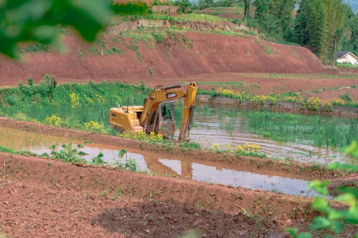 建設(shè)“巴渝糧倉”，徐工挖機(jī)我在行（háng）！
