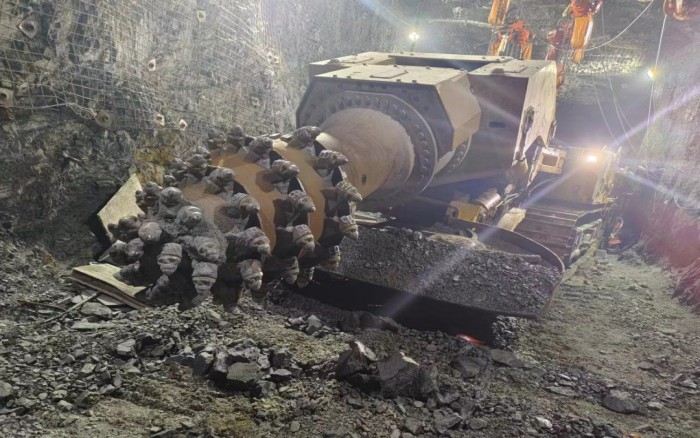 掘進(jìn)磷礦！徐工XTR7/360掘進(jìn)機(jī)點磷成金