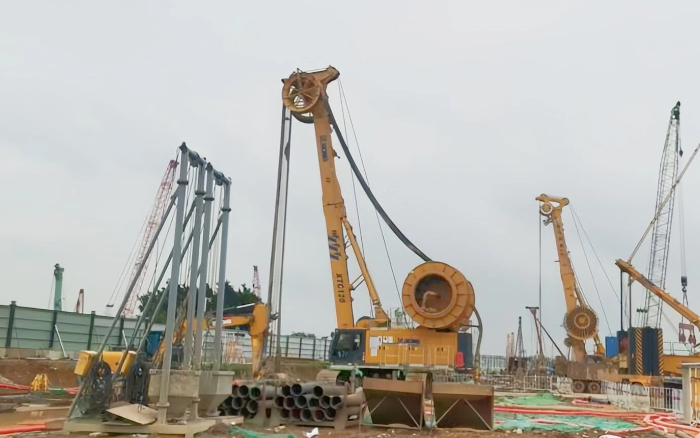 徐工 XTC120 雙輪銑，攻克機場隧道復(fù)雜地質(zhì)！